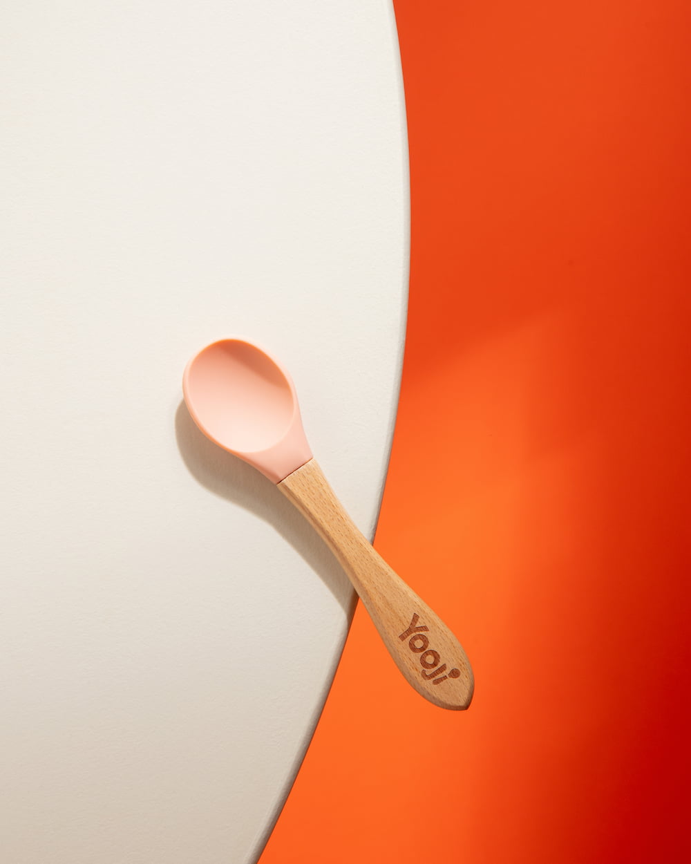 Cuillère en silicone rose pastel