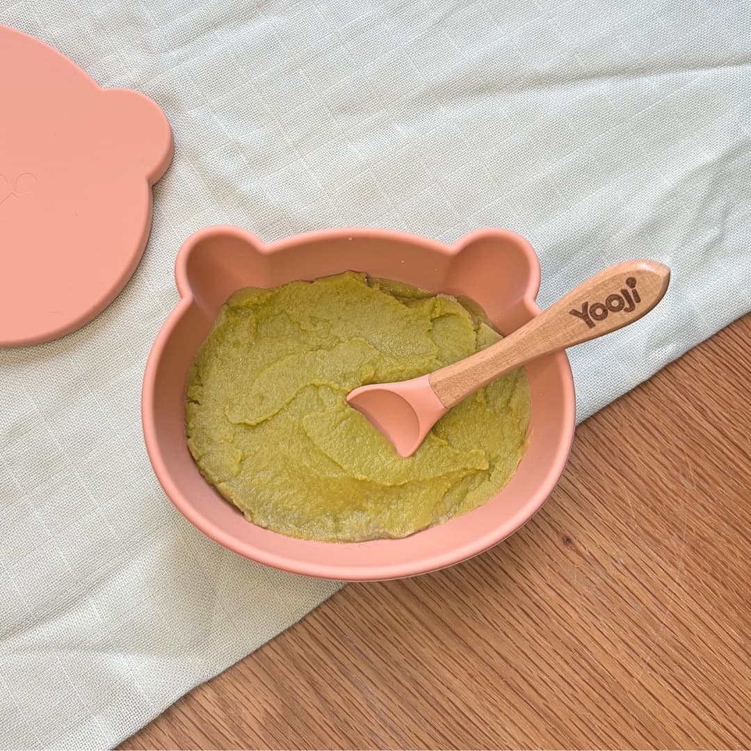 Cuillère en silicone rose pastel